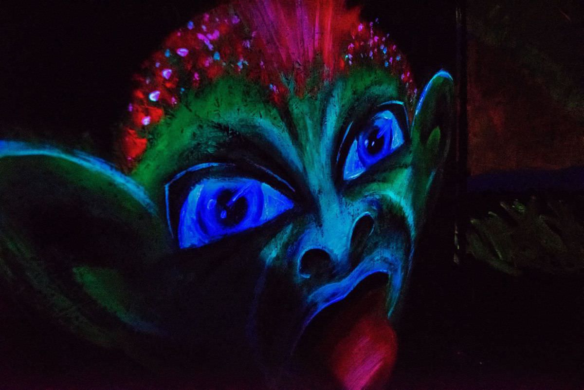 Quantum Lasertag Speyer Neon monster face painting